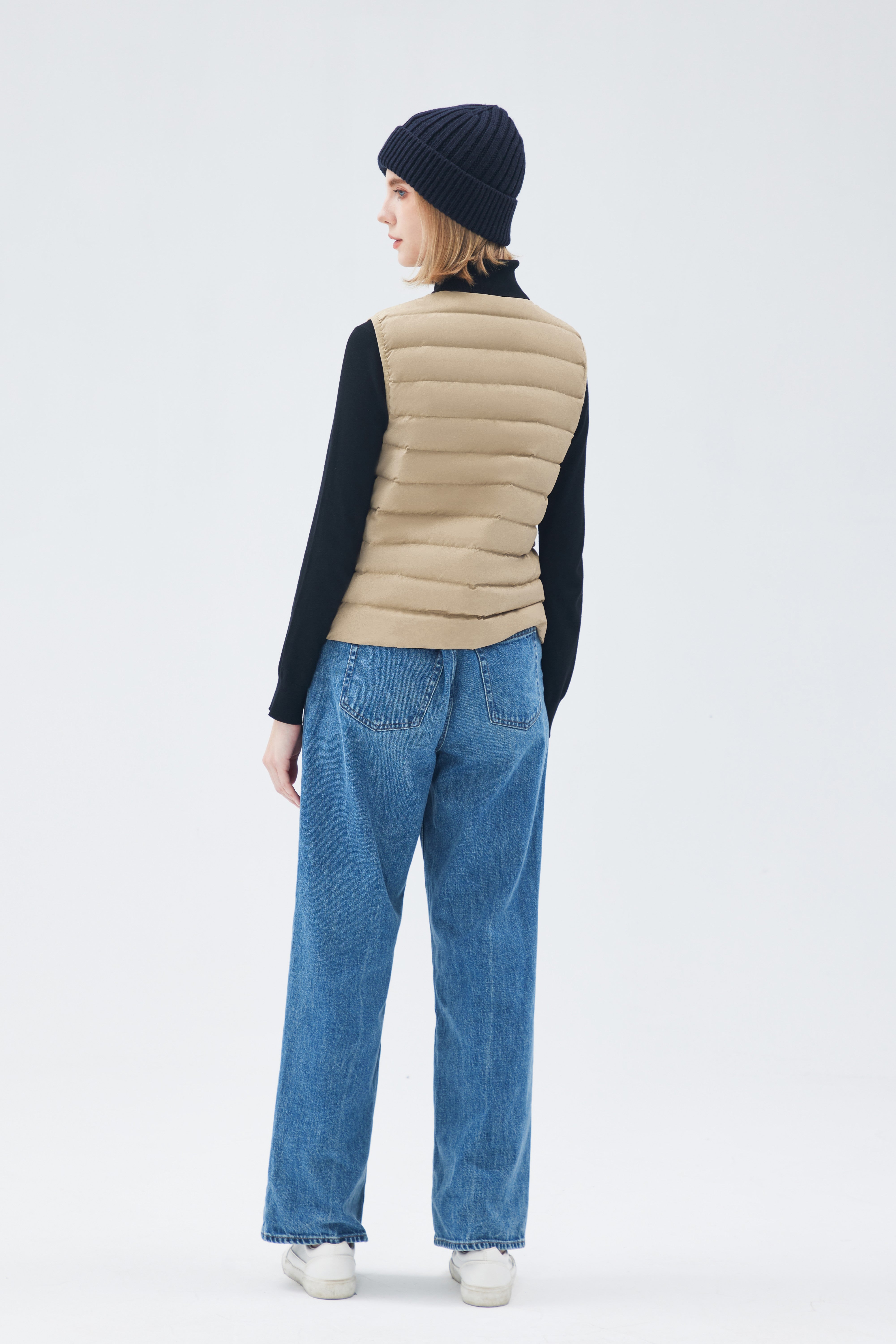 Lightweight Sleeveless V-Neck Woman Down Vest
