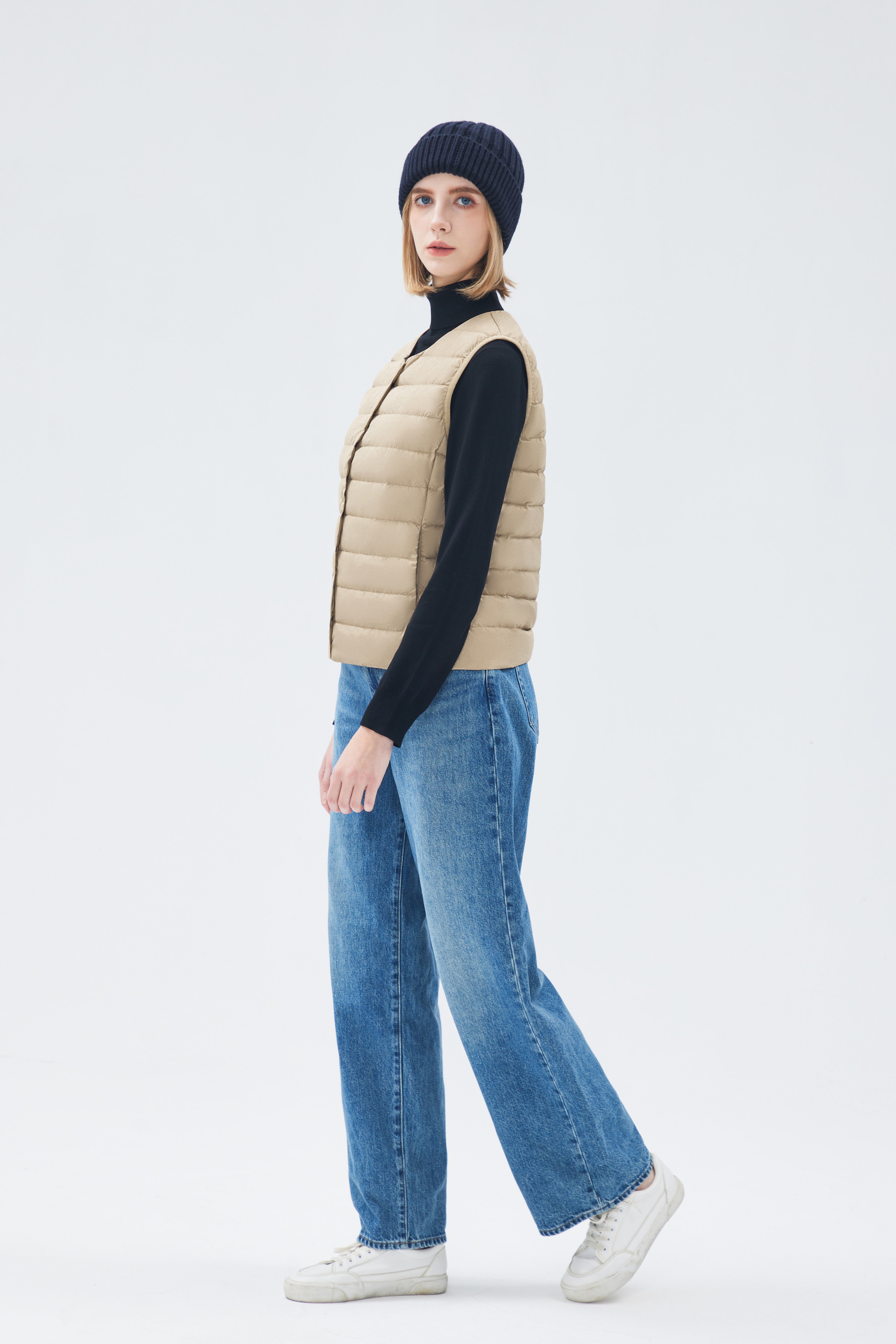 Lightweight Sleeveless V-Neck Woman Down Vest