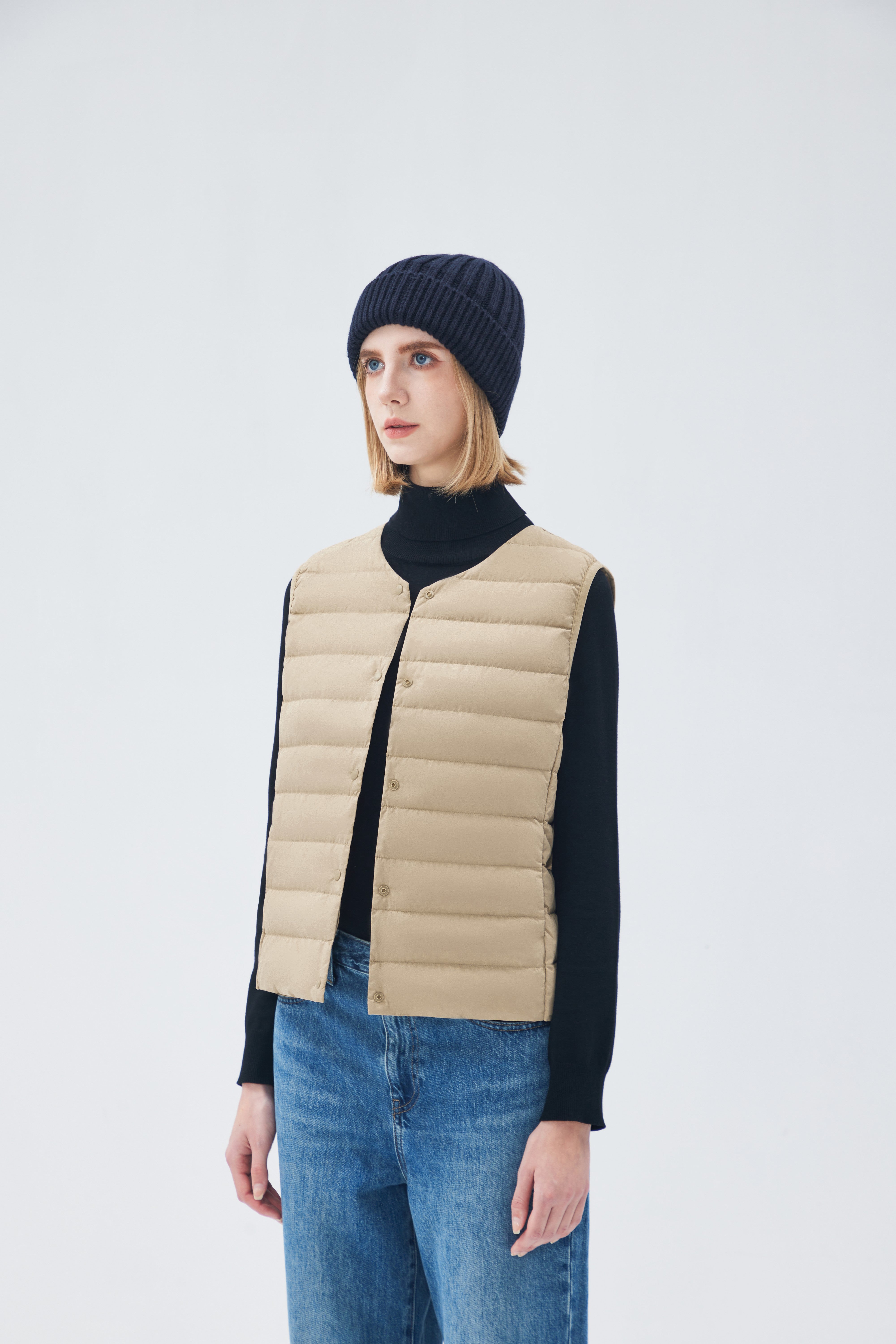 Lightweight Sleeveless V-Neck Woman Down Vest