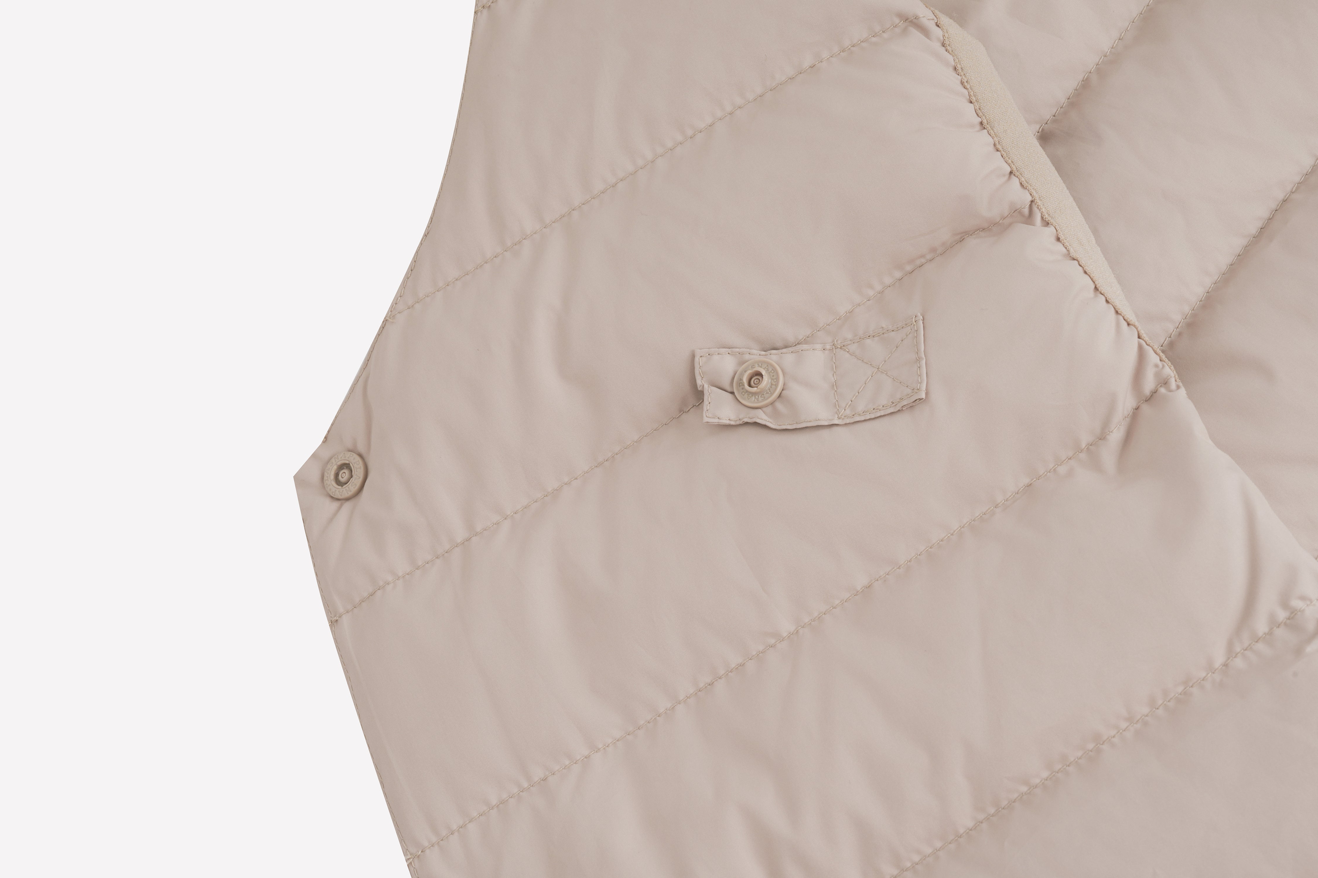 Lightweight Sleeveless V-Neck Woman Down Vest